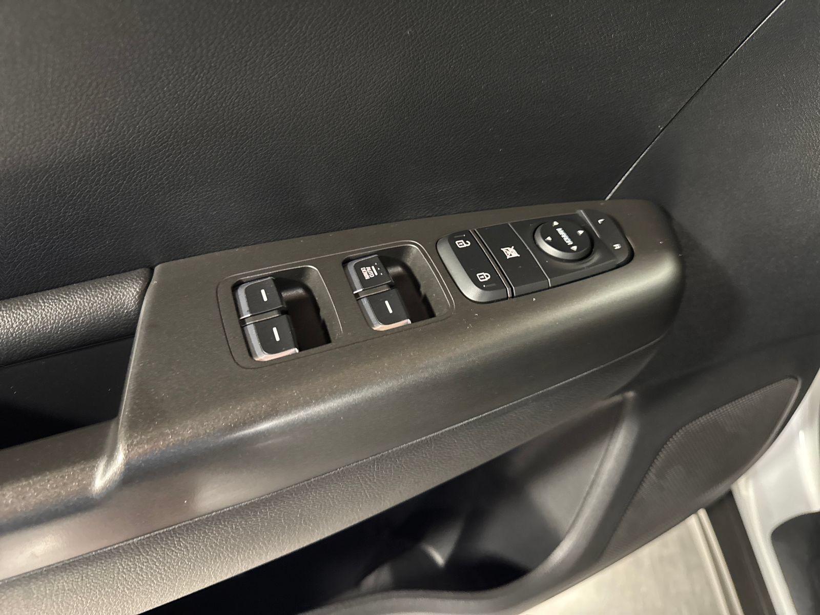 Used 2017 Kia Sportage LX AWD/4WD image 16