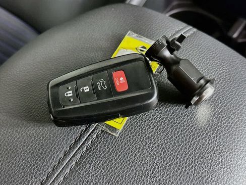 Used 2025 Toyota RAV4 XSE AWD/4WD image 22