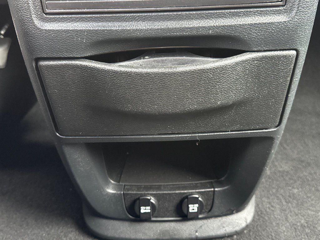 Used 2018 Dodge Grand Caravan SE FWD image 30