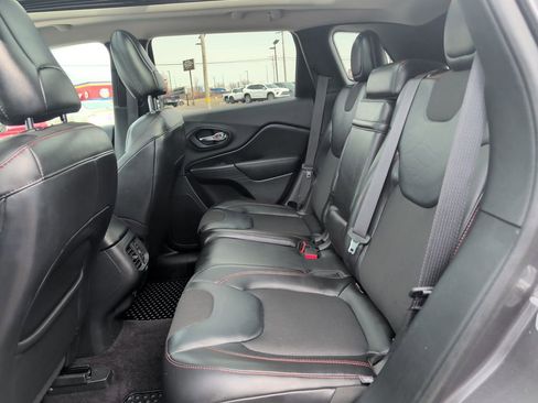 Used 2017 Jeep Cherokee Trailhawk w/ Comfort/Convenience Group image 18