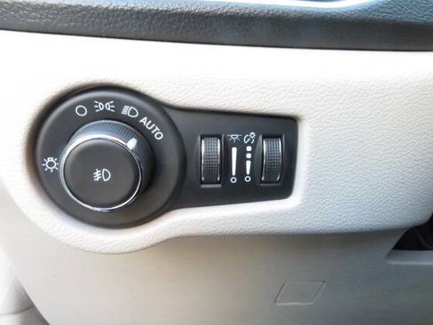 Used 2024 Chrysler Pacifica Limited w/ Trailer Tow Group image 21