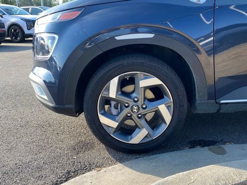 Used 2025 Hyundai Venue Limited FWD image 33