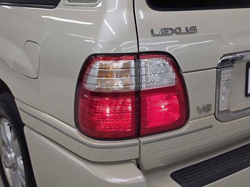 Used 2004 Lexus LX 470 4WD image 48
