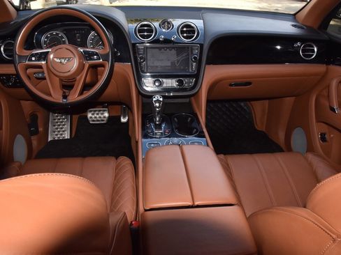 Used 2020 Bentley Bentayga image 16
