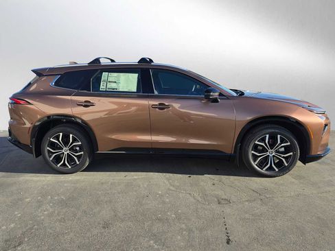 New 2025 Toyota Crown Signia image 2