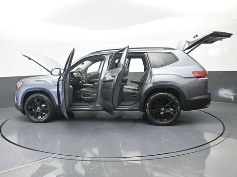 Used 2024 Volkswagen Atlas SE w/ Panoramic Sunroof Package FWD image 73