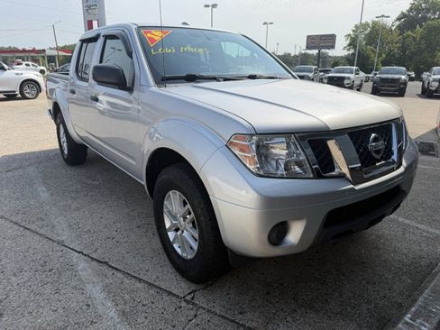 Used 2016 Nissan Frontier SV AWD/4WD image 3