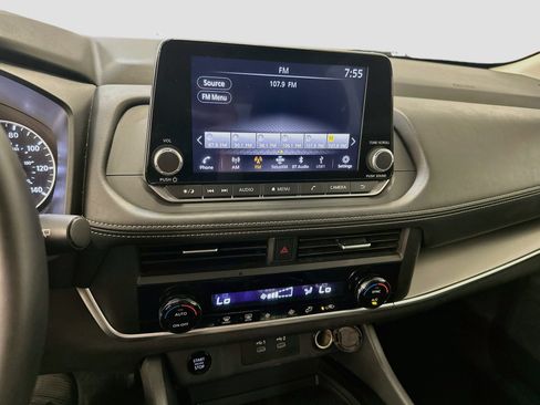 Used 2025 Nissan Rogue SV AWD/4WD image 25