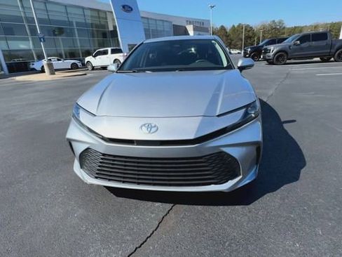 Used 2025 Toyota Camry LE image 3