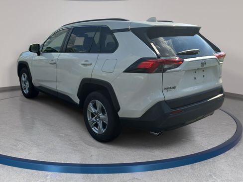 Used 2019 Toyota RAV4 XLE w/ Convenience Package FWD image 7