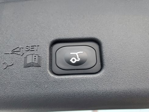 New 2025 Lincoln Nautilus Premier image 31