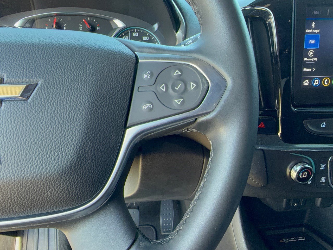 Used 2023 Chevrolet Traverse LT FWD image 19
