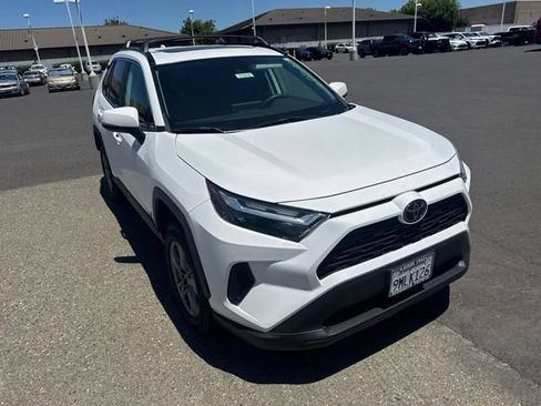 Used 2024 Toyota RAV4 XLE AWD/4WD image 4