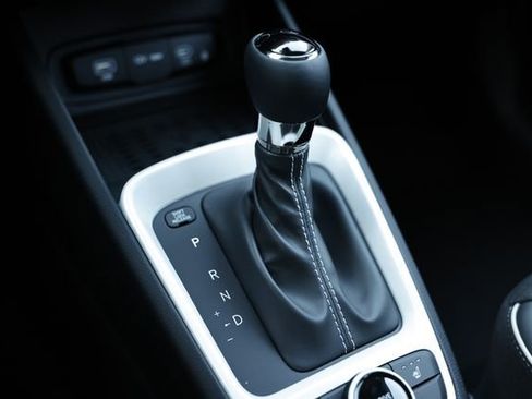 New 2025 Hyundai Venue Limited image 16