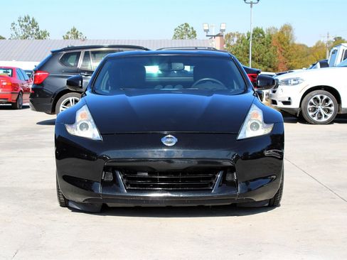 Used 2009 Nissan 370Z Touring image 2