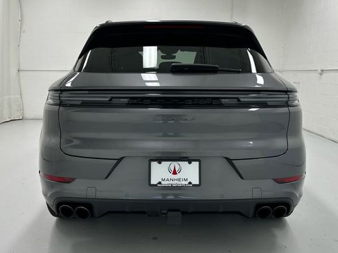 Used 2025 Porsche Cayenne S AWD/4WD image 7