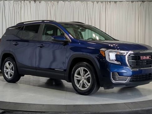 Used 2023 GMC Terrain SLE w/ Driver Convenience Package FWD image 2