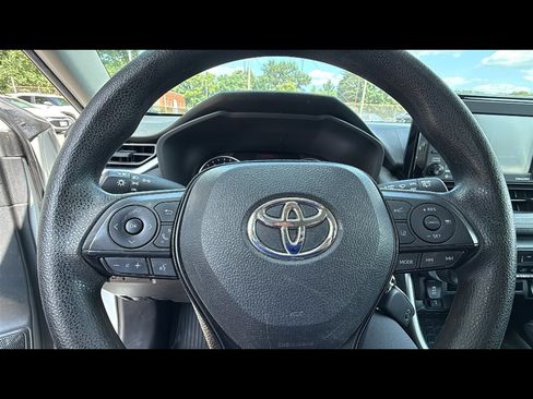 Used 2022 Toyota RAV4 LE image 12