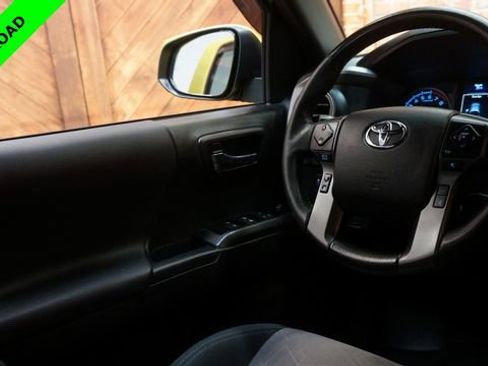 Used 2023 Toyota Tacoma TRD Off-Road w/ Technology Package AWD/4WD image 33