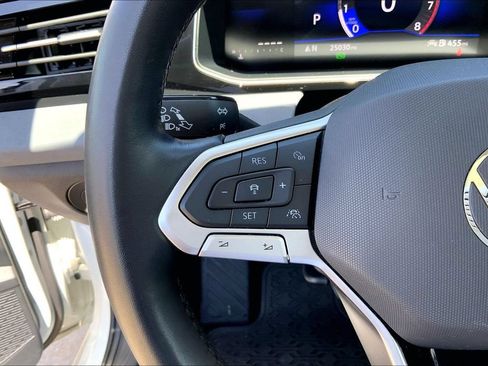 Certified 2025 Volkswagen Jetta SE w/ Sunroof Package FWD image 17