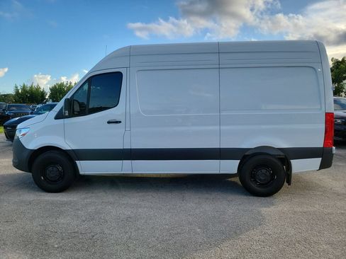 Used 2025 Mercedes-Benz Sprinter 2500 image 8