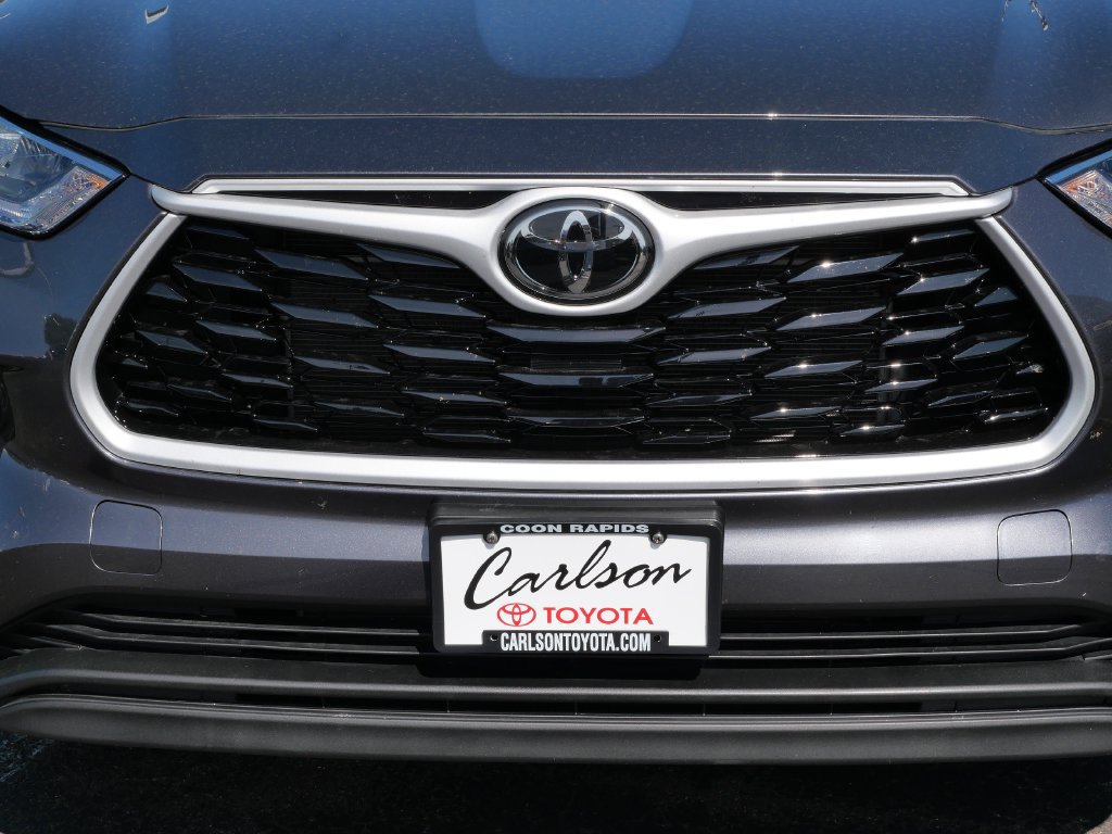 Used 2024 Toyota Highlander XLE AWD/4WD image 9