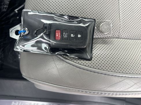 Used 2019 Toyota Highlander Limited AWD/4WD image 37
