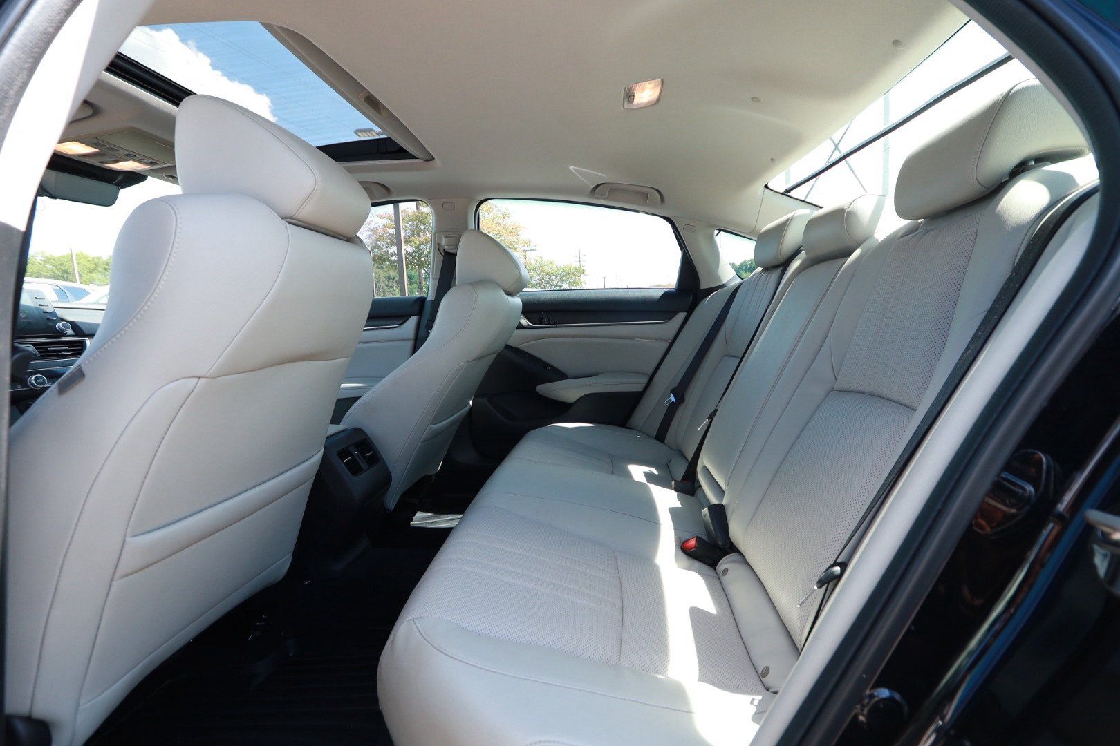 Used 2018 Honda Accord Touring image 24