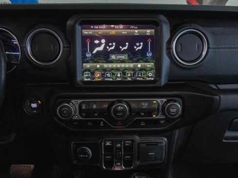 Used 2022 Jeep Wrangler Unlimited Sahara w/ Cold Weather Group AWD/4WD image 4