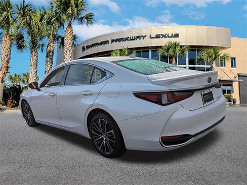 Certified 2025 Lexus ES 300h w/ Premium Package image 6