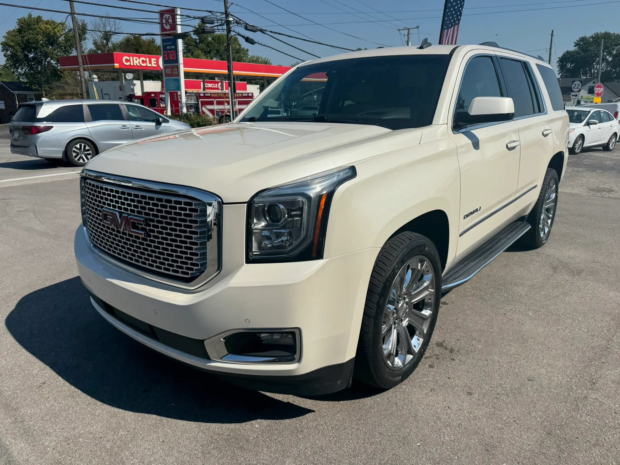 Used 2015 GMC Yukon Denali w/ Touring Package AWD/4WD image 3