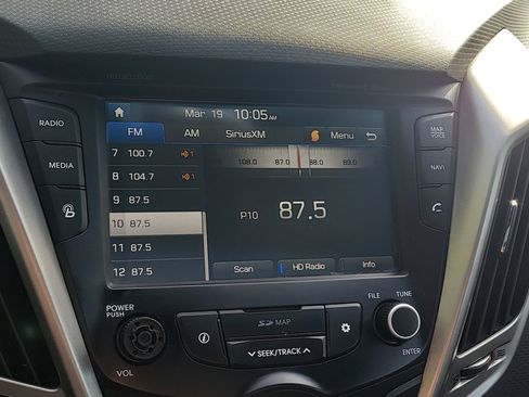 Used 2017 Hyundai Veloster Value Edition image 24