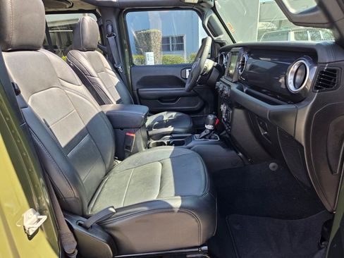 Used 2023 Jeep Wrangler Unlimited Sahara AWD/4WD image 18