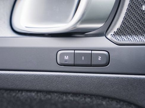 Certified 2025 Volvo XC40 B5 Ultra w/ Climate Package image 40