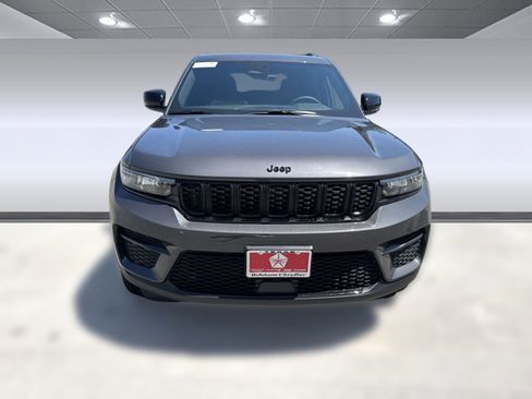 New 2025 Jeep Grand Cherokee Altitude image 3