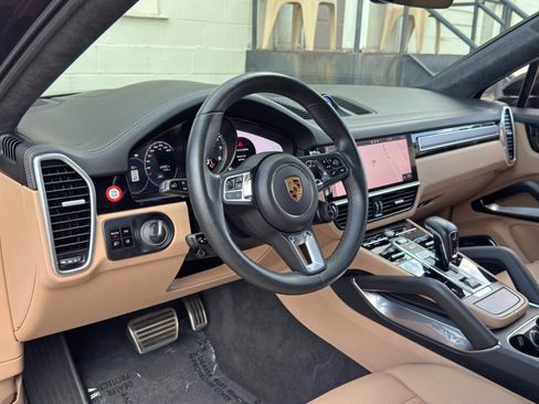 Used 2020 Porsche Cayenne Turbo AWD/4WD image 14