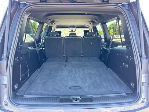 Used 2024 Jeep Wagoneer L Series III w/ Flexible Seating Group AWD/4WD image 19