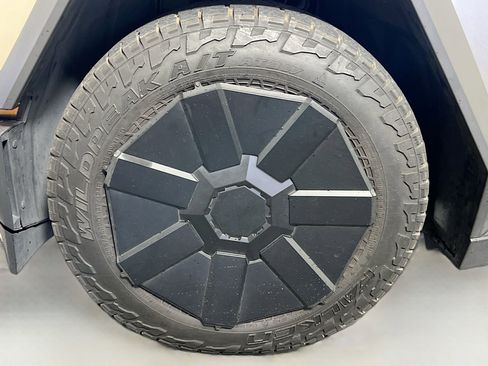 Used 2024 Tesla Cybertruck Cyberbeast AWD/4WD image 13