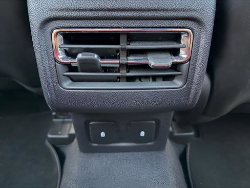 Used 2023 Lincoln Corsair Reserve image 12