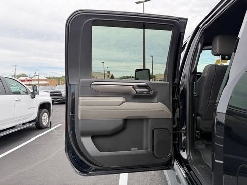 Used 2024 Chevrolet Silverado 2500 ZR2 w/ Technology Package AWD/4WD image 7