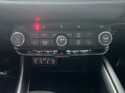 Used 2022 Dodge Durango GT image 18