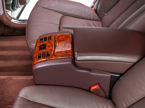 Used 2005 Maybach 57 RWD image 30
