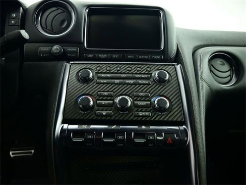 Used 2012 Nissan GT-R Premium image 13