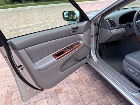 Used 2005 Toyota Camry XLE FWD image 7