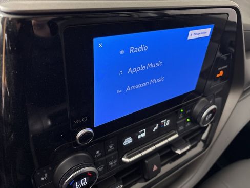 Used 2023 Toyota Highlander XLE image 25