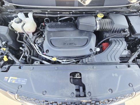 Used 2023 Chrysler Pacifica Touring-L FWD image 21