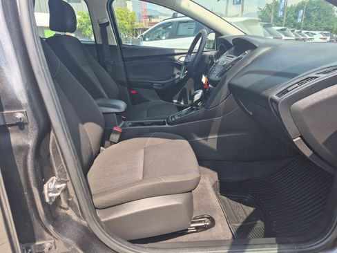 Used 2015 Ford Focus SE w/ SE Cold Weather Package FWD image 28