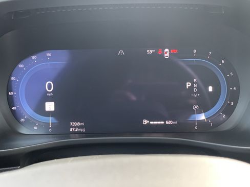 Used 2025 Volvo XC40 B5 Plus image 21