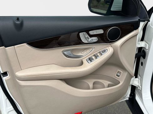 Used 2022 Mercedes-Benz GLC 300 GLC 300 image 17