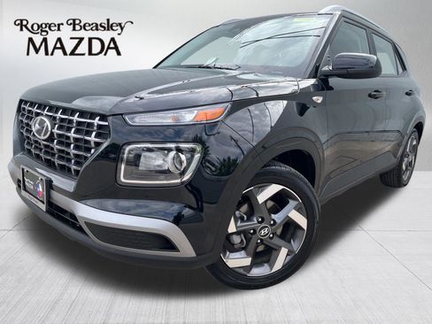Used 2025 Hyundai Venue SEL FWD image 1
